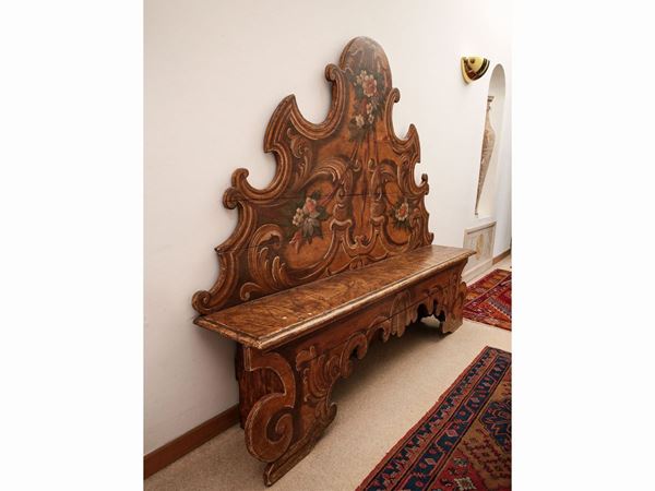 Entrance bench in lacquered wood