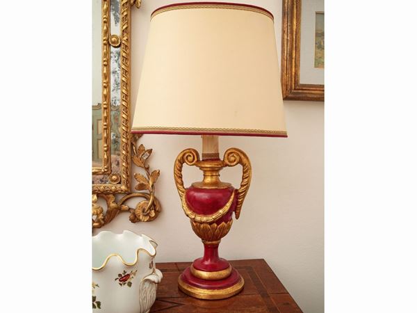 Pair of table lights in red and gilded lacquered wood