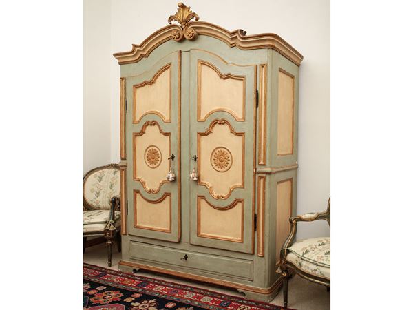 Lacquered wooden wardrobe