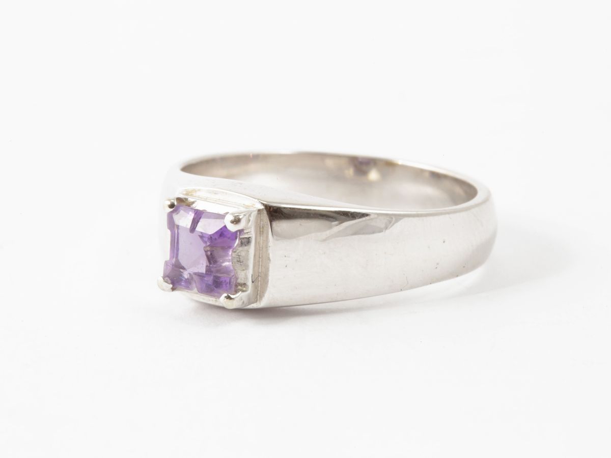 Anello in Oro Bianco con Quarzo Ametista