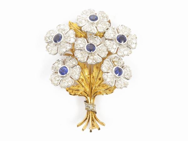 White and yellow gold brooch with diamonds and sapphires