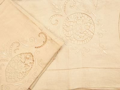Lenzuolo Matrimoniale in Lino Ricamato Ad Intaglio con Motivi Floreali