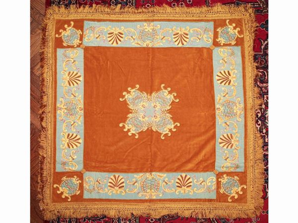 Table cover in ocher fabric  (early 20th century)  - Auction Furniture and Paintings from the Gamberaia Castle in Florence - Maison Bibelot - Casa d'Aste Firenze - Milano