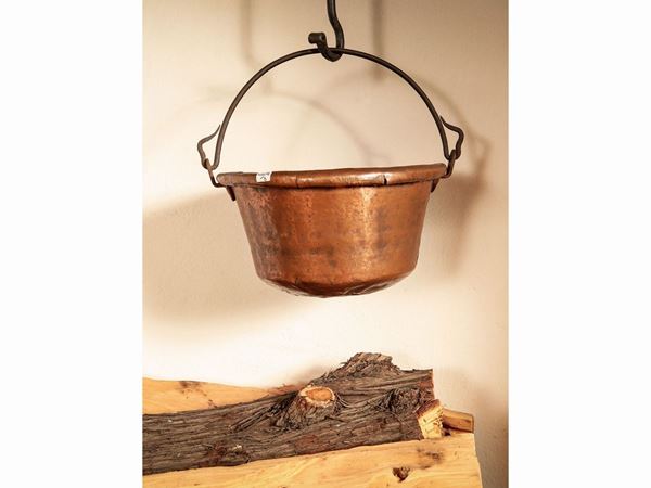 Fireplace cauldron in copper and wrought iron