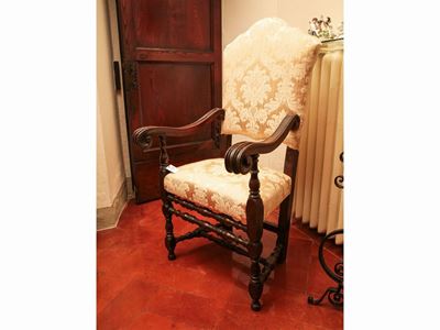 Poltrona in Noce a Patina Scura