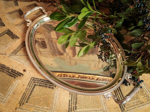 Small oval tray in silver  - Auction Furniture and Paintings from the Gamberaia Castle in Florence - Maison Bibelot - Casa d'Aste Firenze - Milano