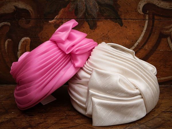 Due cappellini vintage  (Primi Anni Sessanta)  - Asta Arredi e Dipinti dal Castello di Gamberaia a Firenze - Maison Bibelot - Casa d'Aste Firenze - Milano