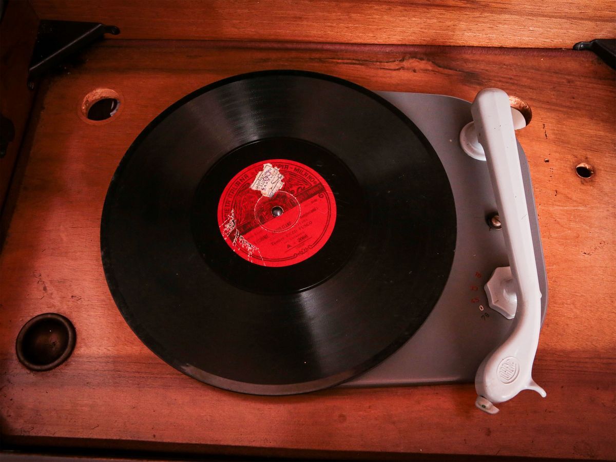 Mobile Musicale a Colonna Impiallacciato in Piuma di Noce, Magnadyne