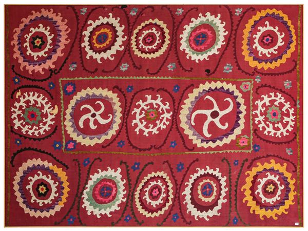 Suzani fabric  (Central Asia, first half of the 20th century)  - Auction The art of furnishing - Maison Bibelot - Casa d'Aste Firenze - Milano
