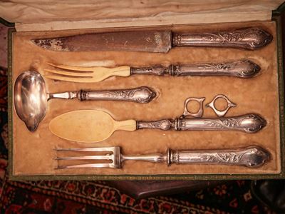 Set di Cinque Posate da Portata con Manico Rivestito in Argento