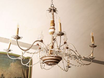 Lampadario in Legno Intagliato, Laccato Bianco e Lumeggiato in Oro