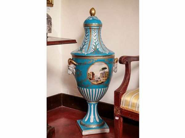 Grande vaso ad urna in porcellana