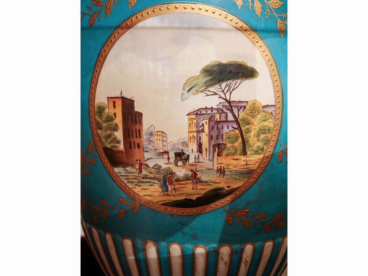Grande Vaso Ad Urna in Porcellana