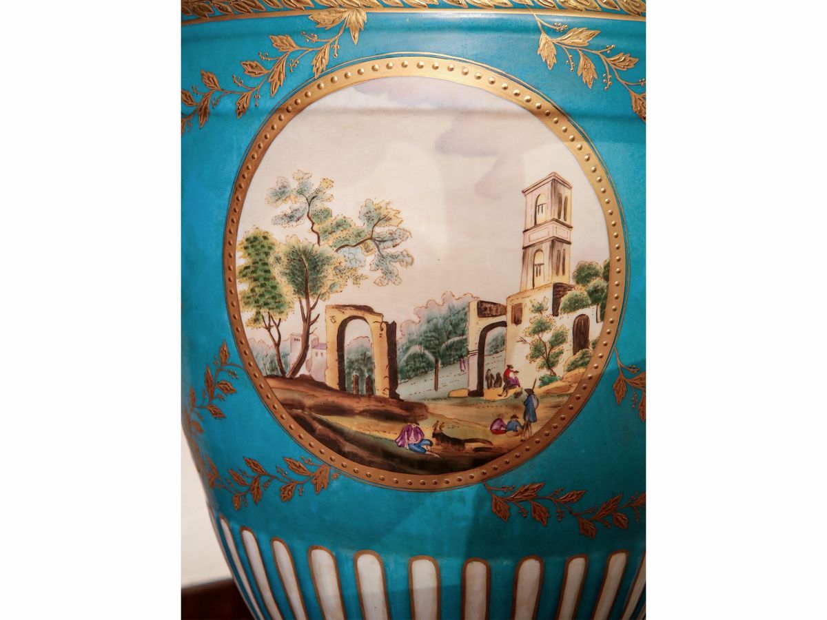 Grande Vaso Ad Urna in Porcellana