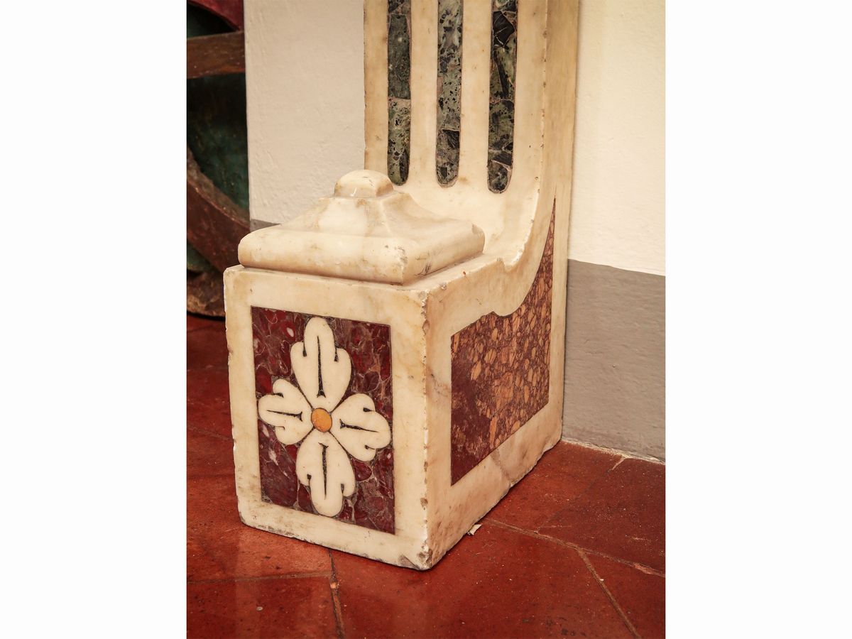 Coppia di Antichi Elementi Architettonici in Marmi Colorati