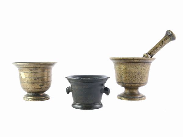 Three bronze mortars  (XVIII century)  - Auction Furniture and Paintings from the Gamberaia Castle in Florence - Maison Bibelot - Casa d'Aste Firenze - Milano