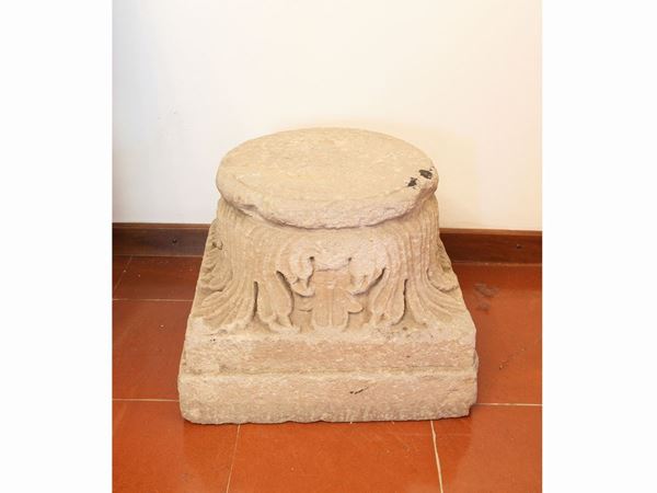 Stone capital  - Auction Furniture and Paintings from the Gamberaia Castle in Florence - Maison Bibelot - Casa d'Aste Firenze - Milano
