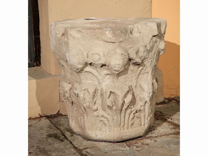 Capitello in Pietra Serena
