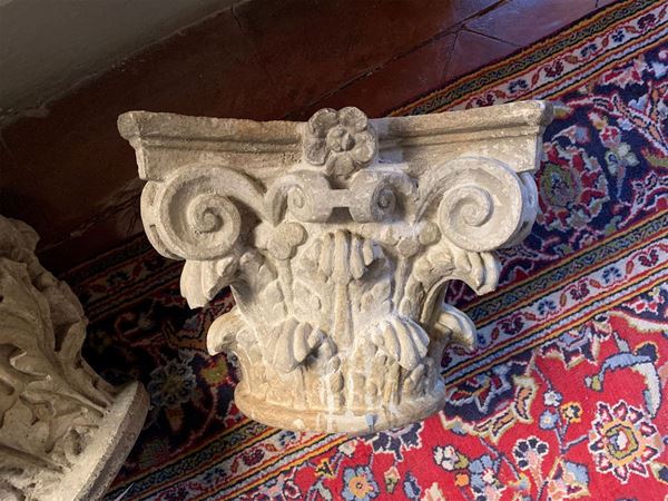 Capitello in pietra  - Asta Arredi e Dipinti dal Castello di Gamberaia a Firenze - Maison Bibelot - Casa d'Aste Firenze - Milano