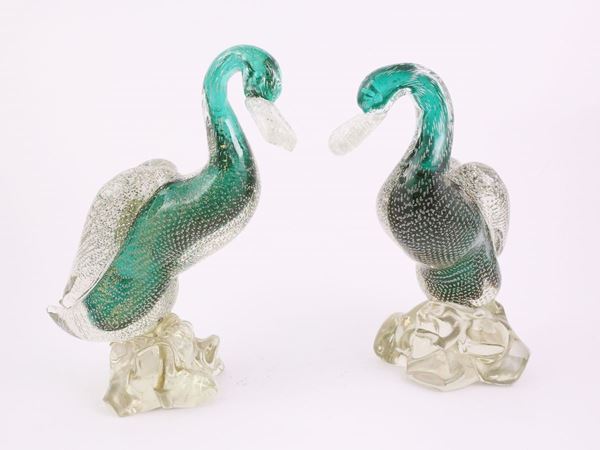 Pair of ducks in teeming green on a gold heightened base  (circa 1935)  - Auction Furniture and Paintings from the Gamberaia Castle in Florence - Maison Bibelot - Casa d'Aste Firenze - Milano