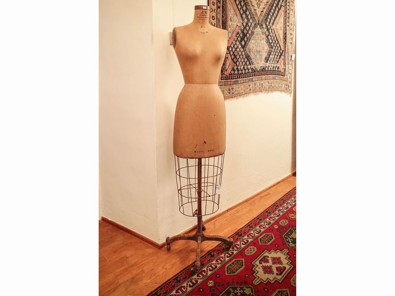 Manichino Sartoriale "j R Bauman" da Donna in Lino, Ferro e Ghisa