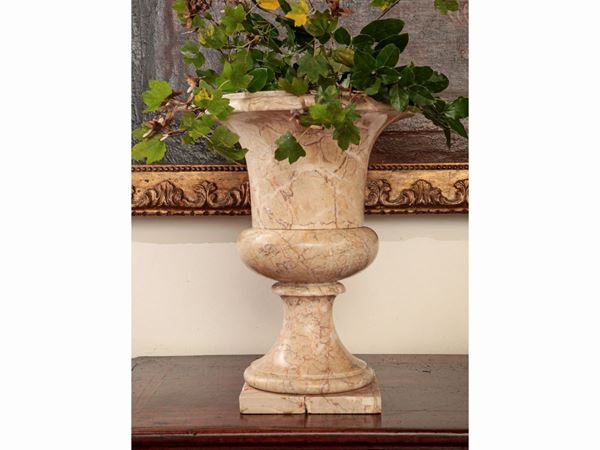 Pair of Medici vases in marble