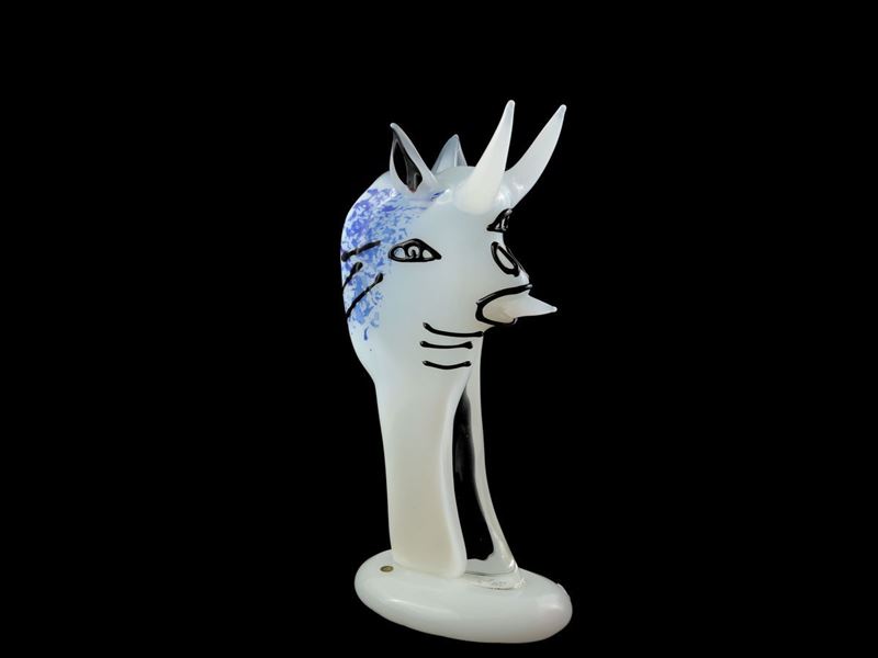 Scultura in Vetro Lattimo Screziato di Blu Raffigurante un Diavolo