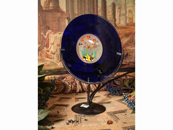 Blue glass disc with aquarium inside  (Murano, second half of the 20th century)  - Auction Furniture and Paintings from the Gamberaia Castle in Florence - Maison Bibelot - Casa d'Aste Firenze - Milano