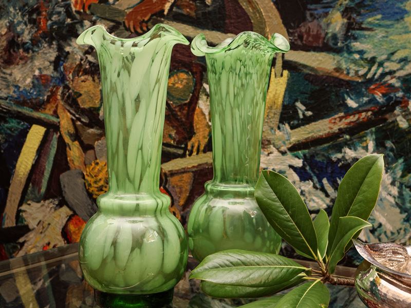 Coppia di Vasi a Tromba in Vetro Verde