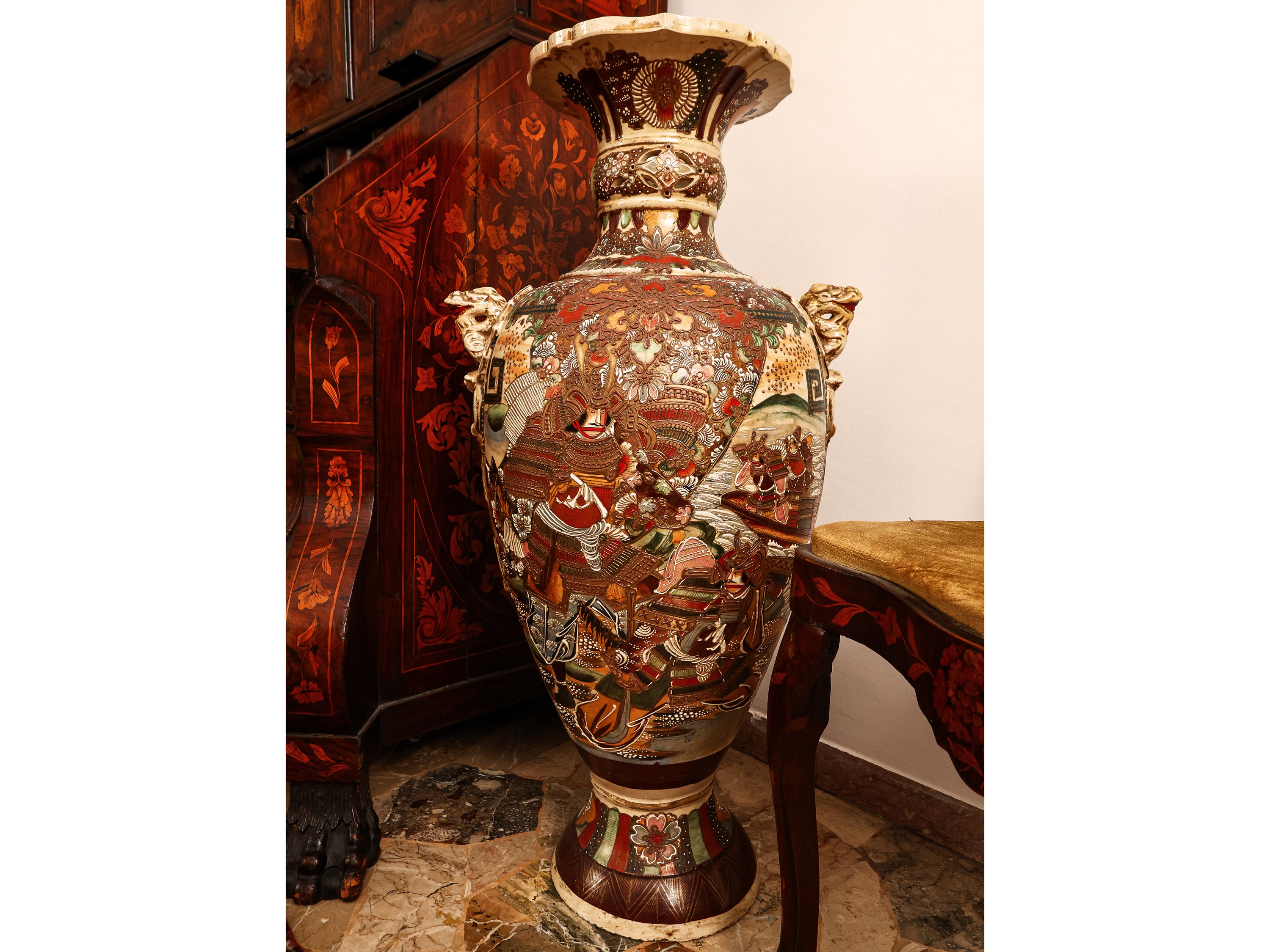 Coppia di Monumentali Vasi a Balaustro in Ceramica, Satsuma
