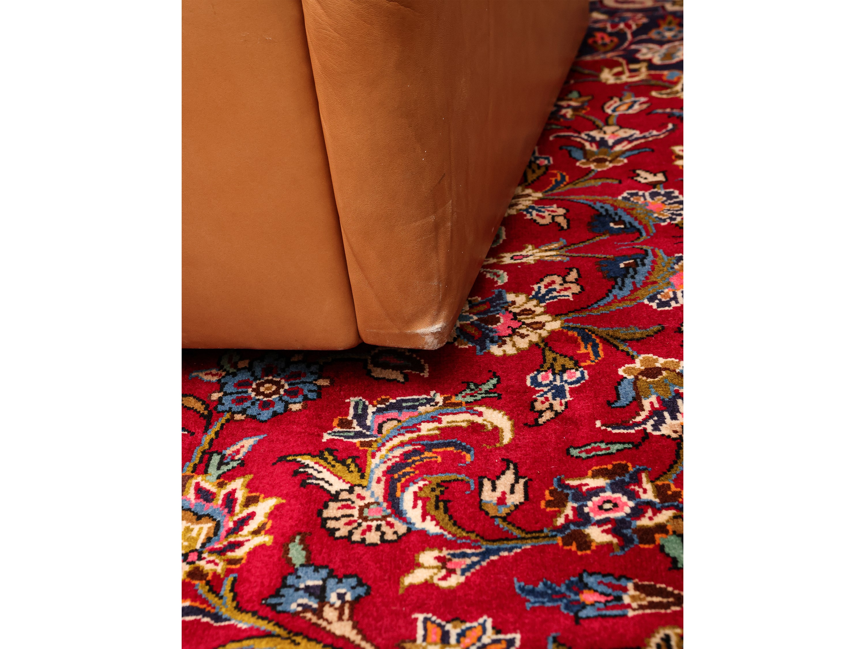 Divano Imbottito Tre Posti in Pelle Beige