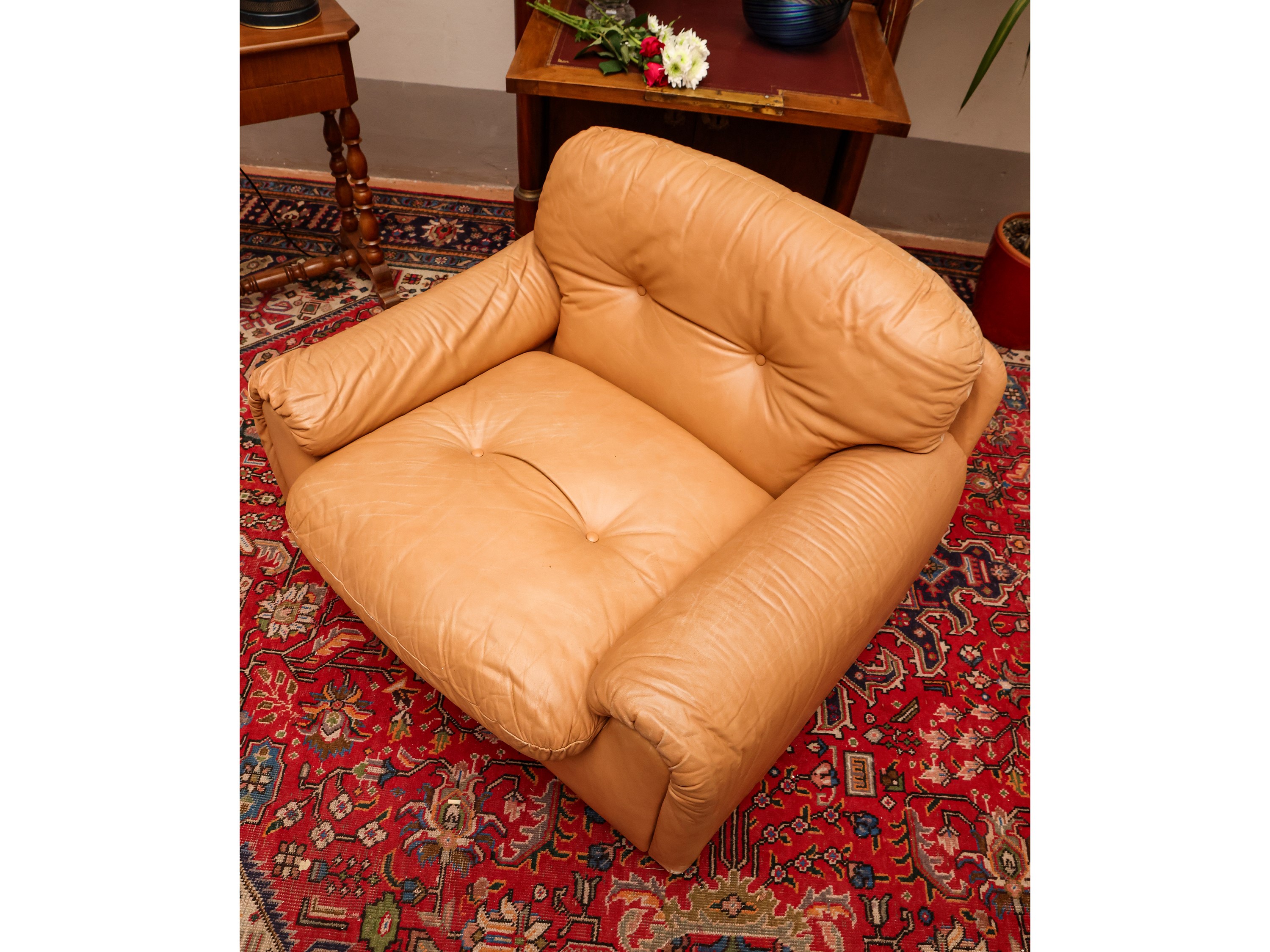 Coppia di Poltrone Imbottite in Pelle Beige