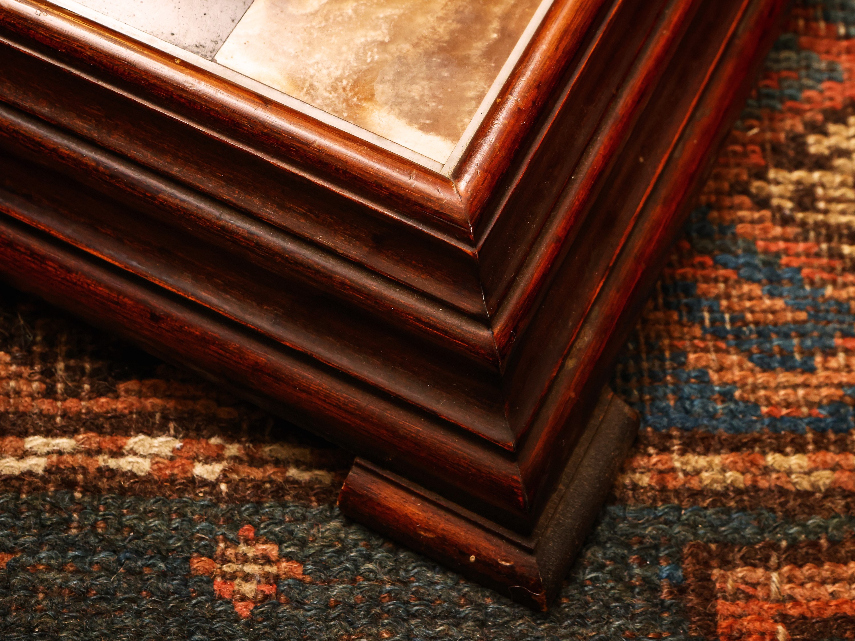 Scacchiera in marmo nero del Belgio e onice