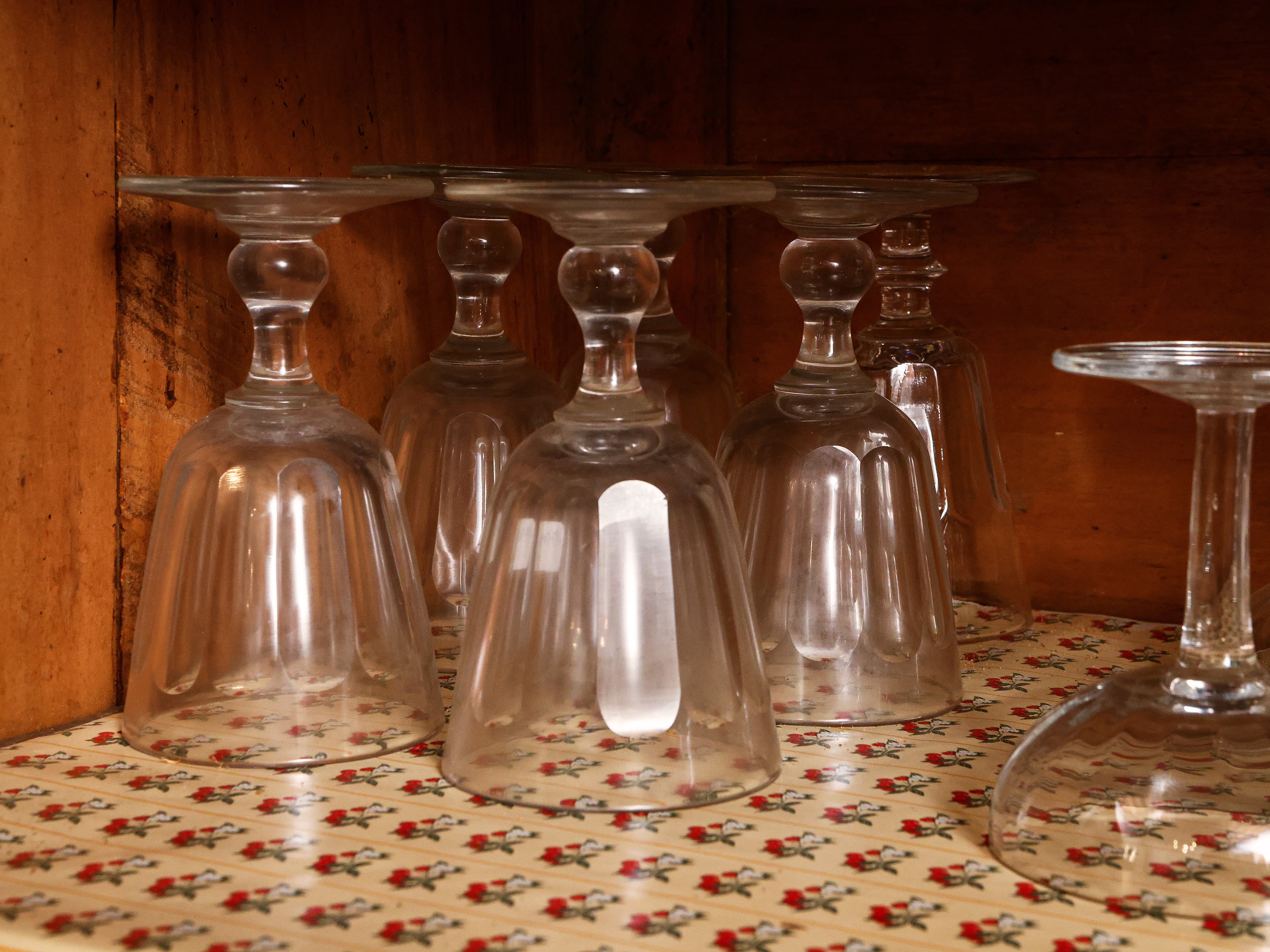 Assortimento di Bicchieri in Vetro e Cristallo