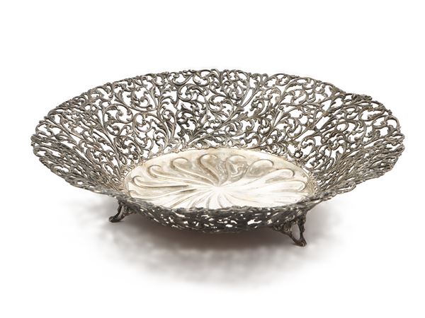 Centerpiece basket in silver