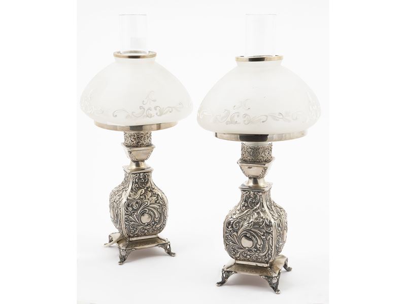 Coppia di Piccole Lampade da Tavolo in Argento