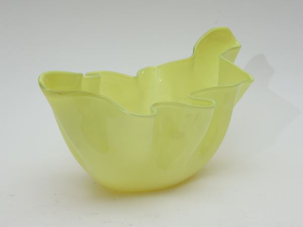 Handkerchief vase in yellow blown glass  - Auction The art of furnishing - Maison Bibelot - Casa d'Aste Firenze - Milano