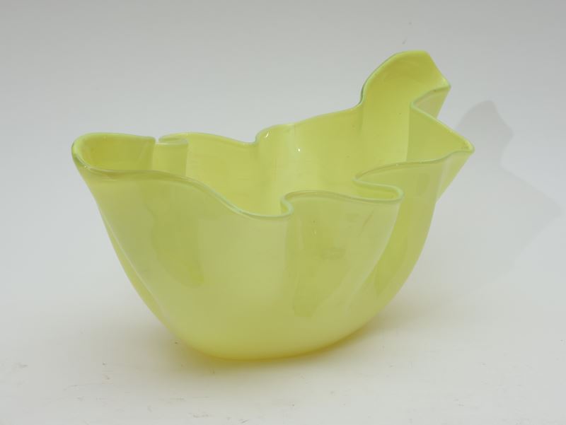 Vaso a Fazzoletto in Vetro Soffiato Giallo