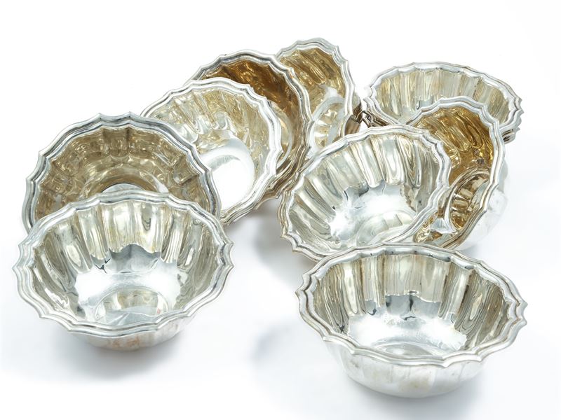 Set di Dodici Vaschette Lavadita in Argento