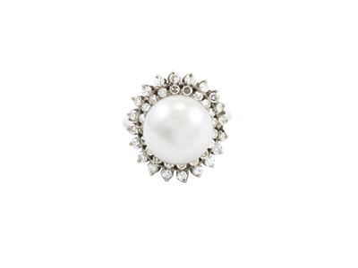 Anello in Oro Bianco con Diamanti e Perla Coltivata