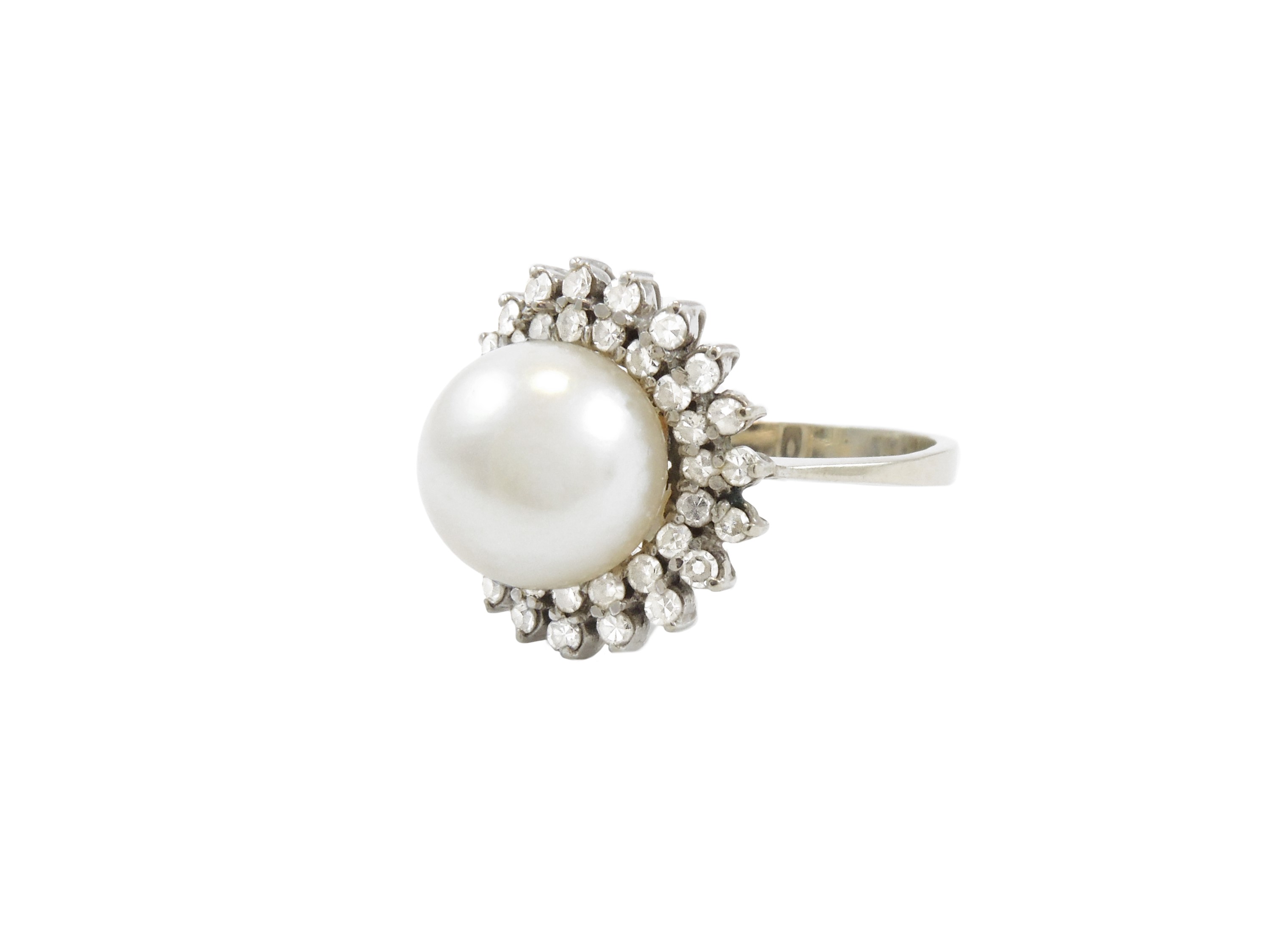 Anello in Oro Bianco con Diamanti e Perla Coltivata