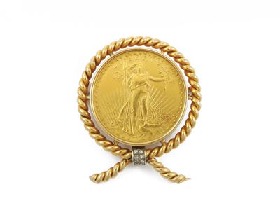Spilla in Oro Giallo e Bianco con Diamanti e una Moneta da 20 Dollari in Oro