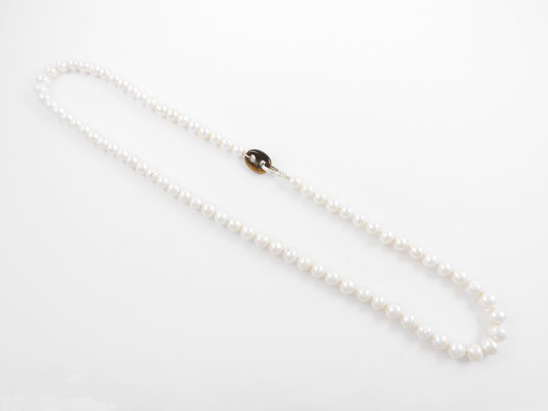Collana di Perle Bianche Barocche Coltivate con Fermezza in Argento ed Occhio di Tigre