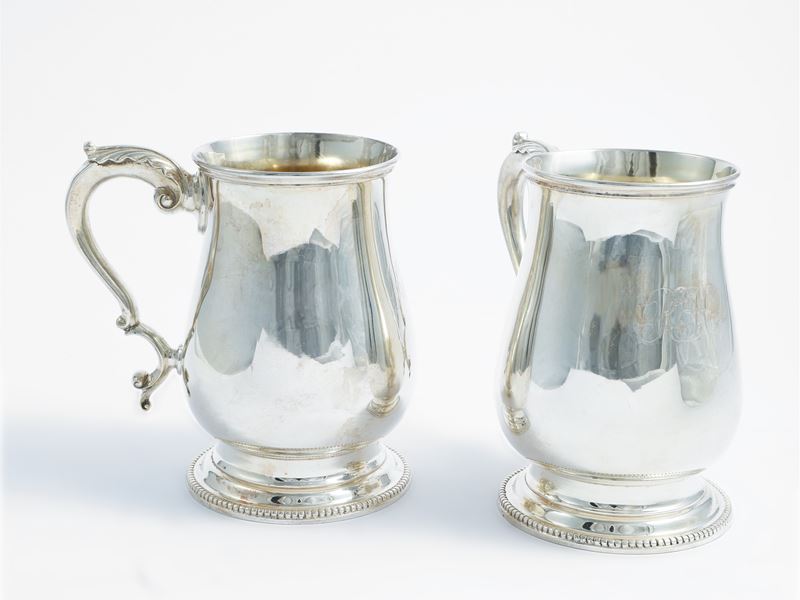 Coppia di tankard vittoriani in argento, Londra 1858
