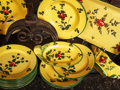 Servizio di Piatti in Trerracotta Invetriata in Giallo, Imola