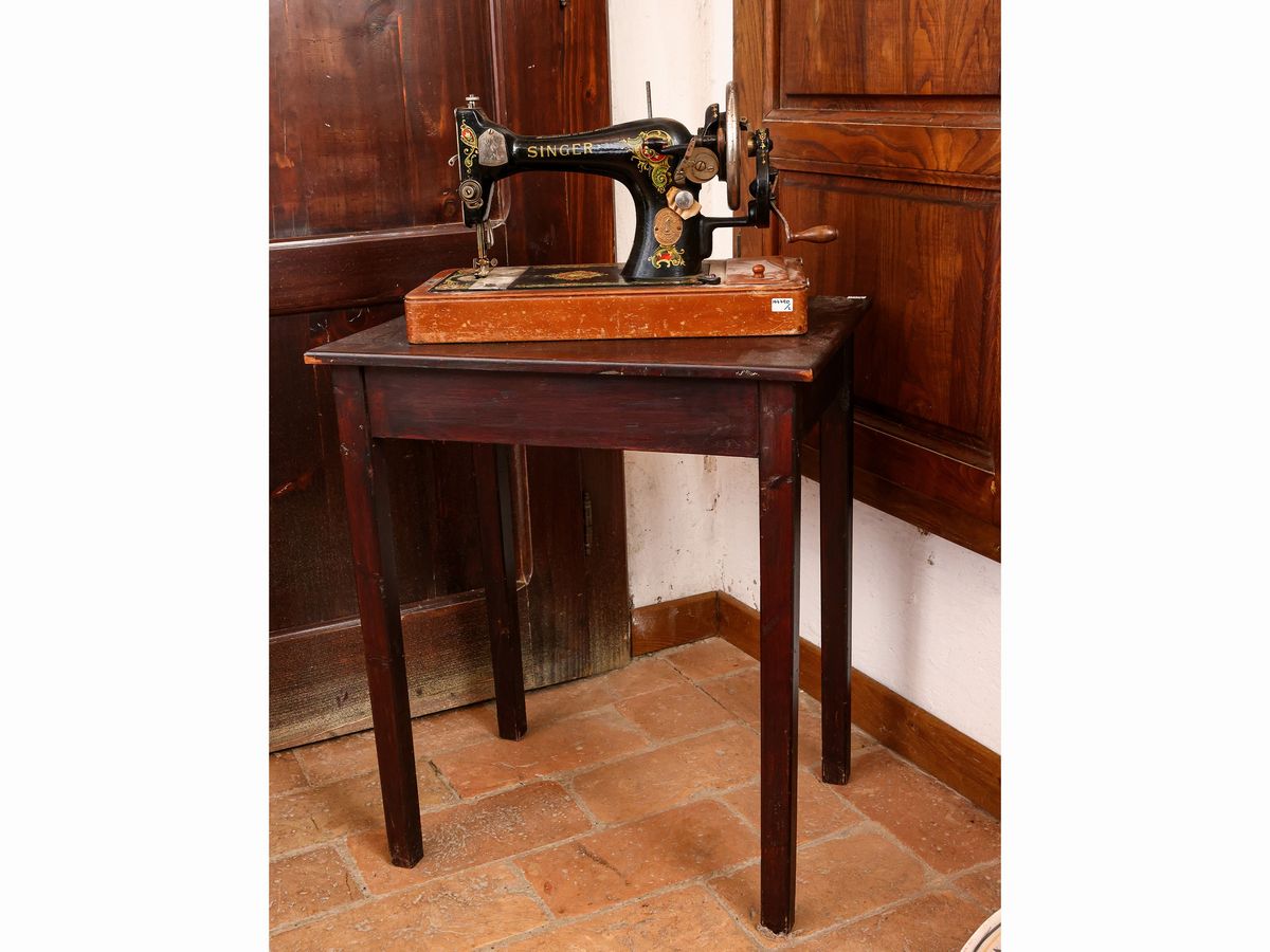 Due Complementi di Arredo D'epoca