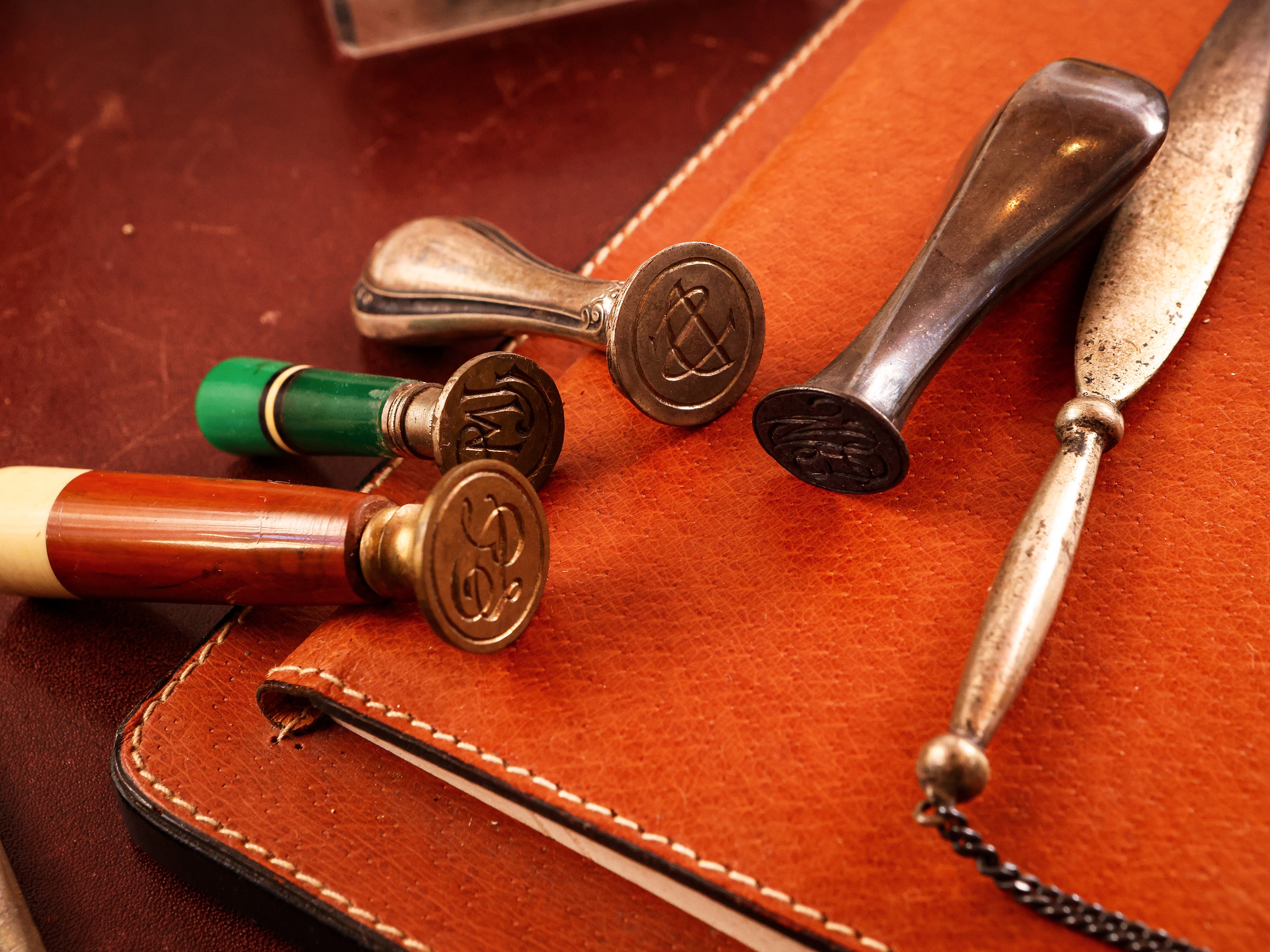 Lotto di Accessori da Scrivania D'epoca