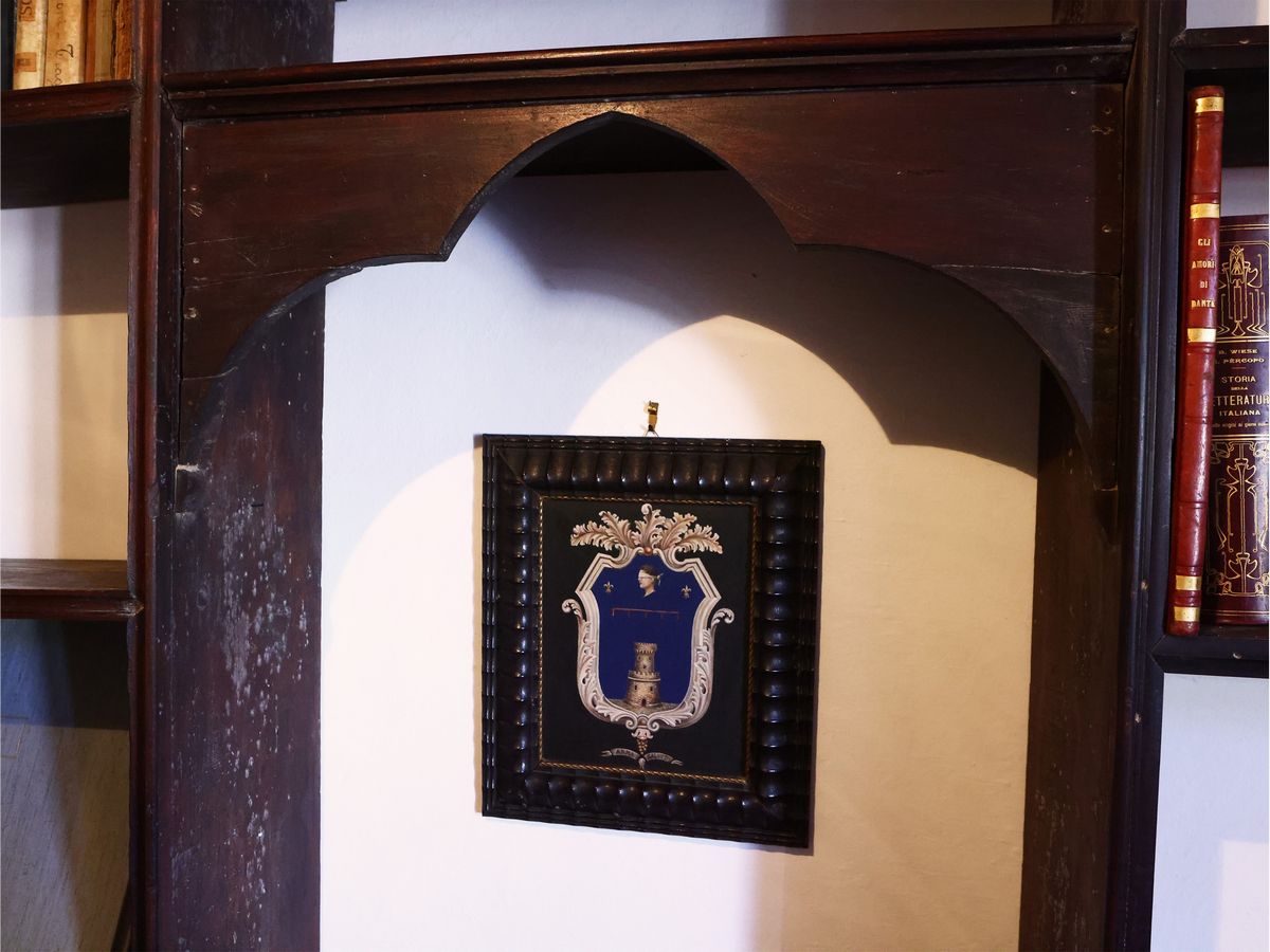 Libreria a ponte in legno tenero