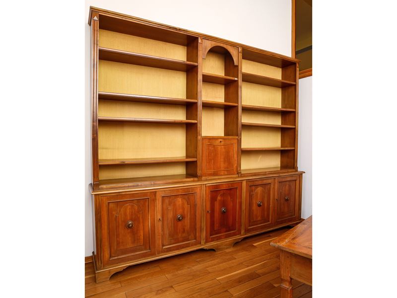 Grande Libreria Impiallacciata in Piuma di Noce