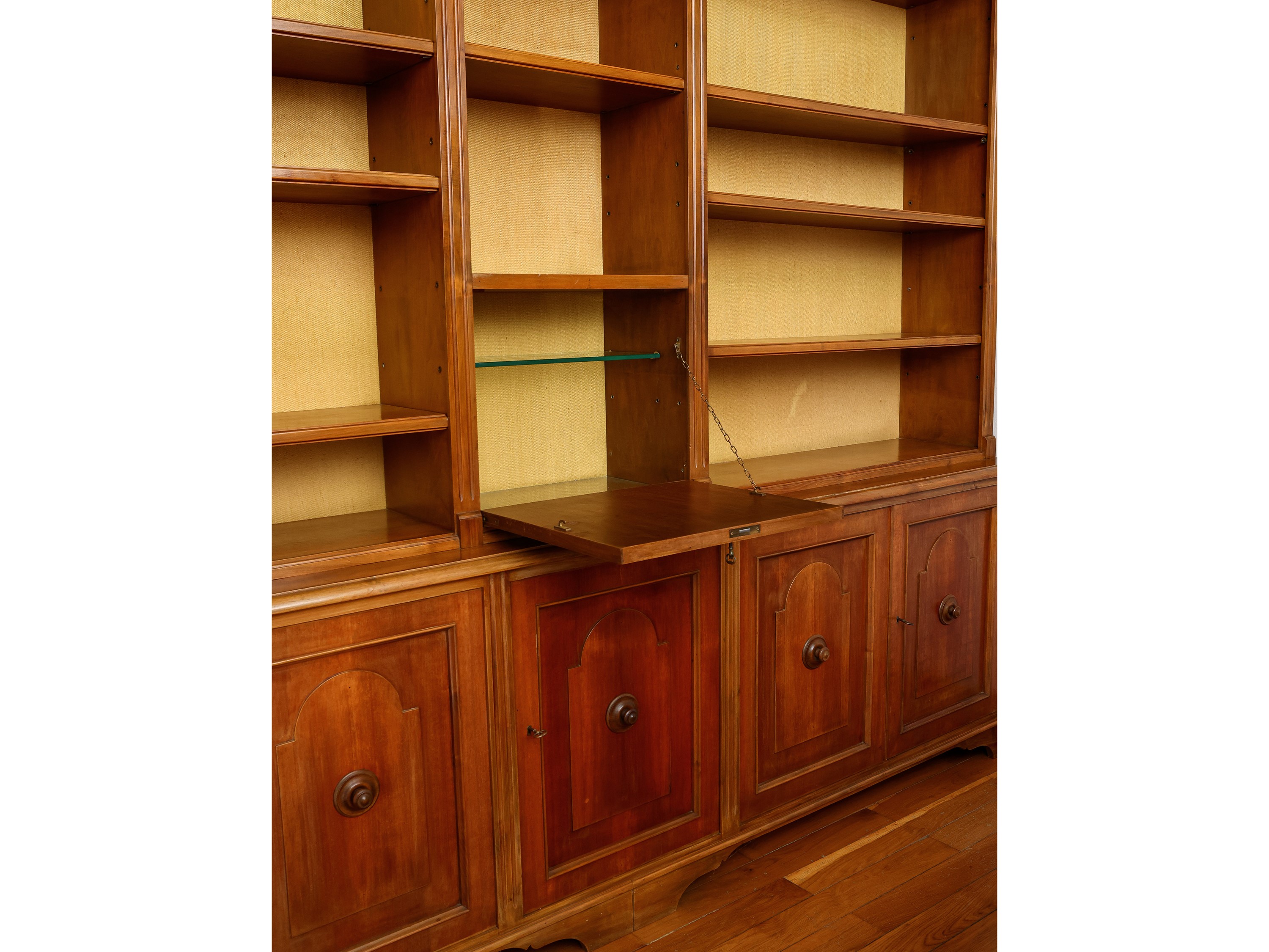 Grande Libreria Impiallacciata in Piuma di Noce